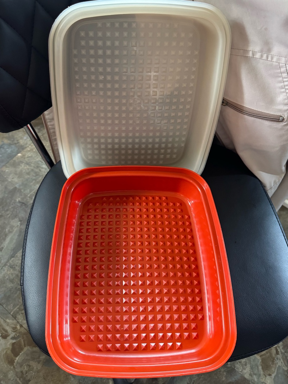 Vintage Tupperware marinating tray with lid